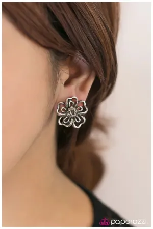 Paparazzi Earring ~ Best Buds - Black