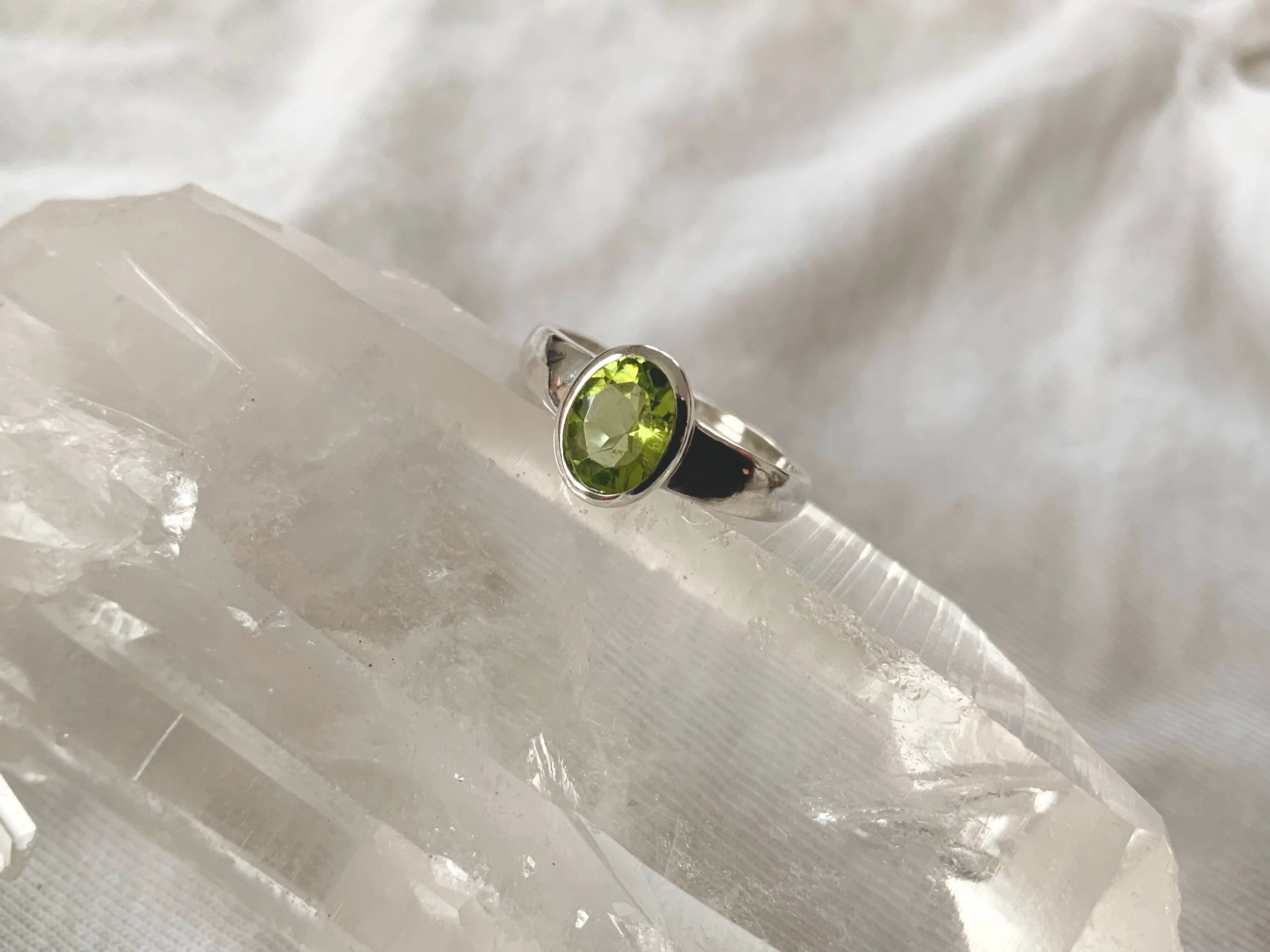 Peridot Sabina Ring - Small Oval