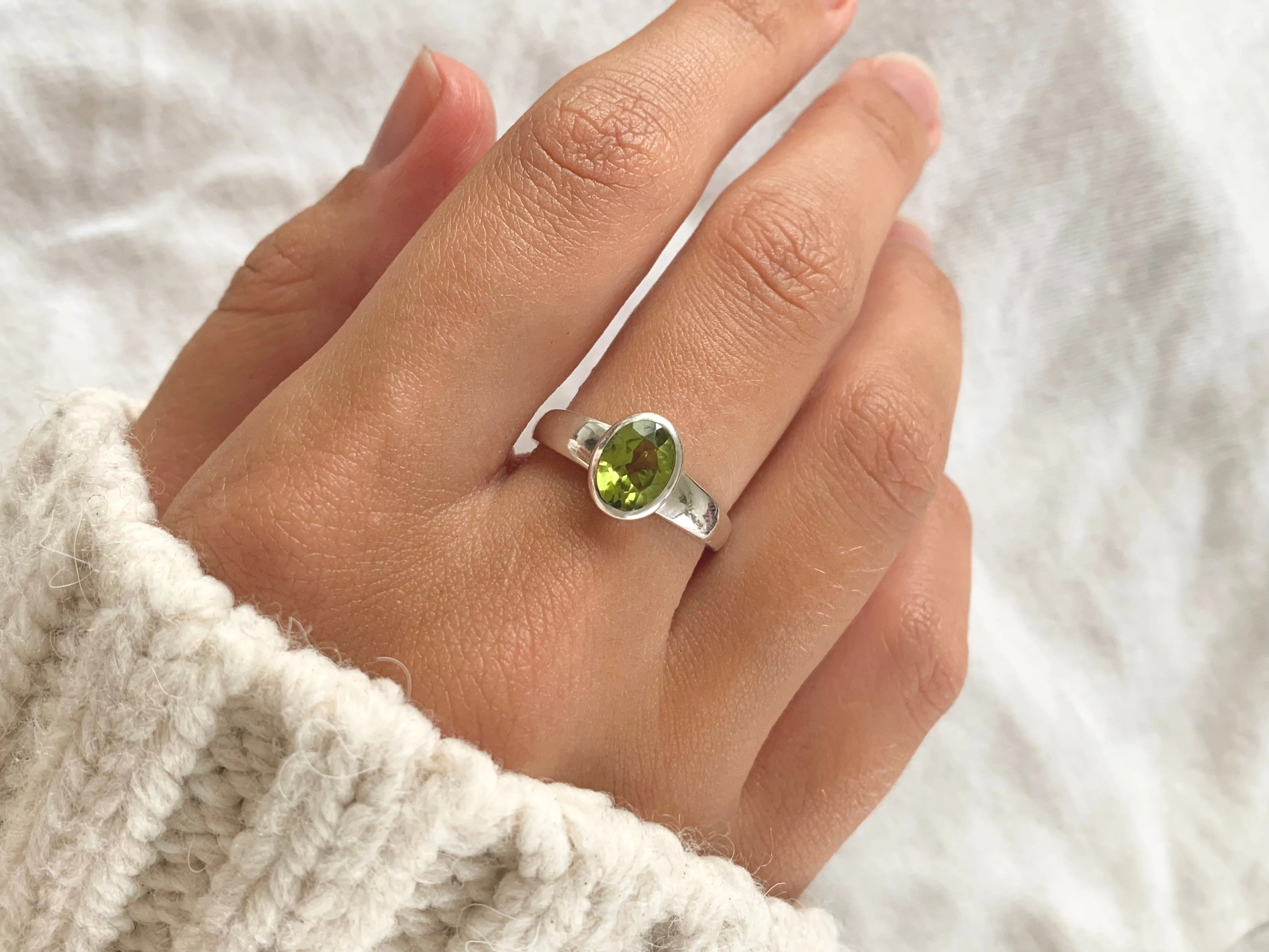 Peridot Sabina Ring - Small Oval