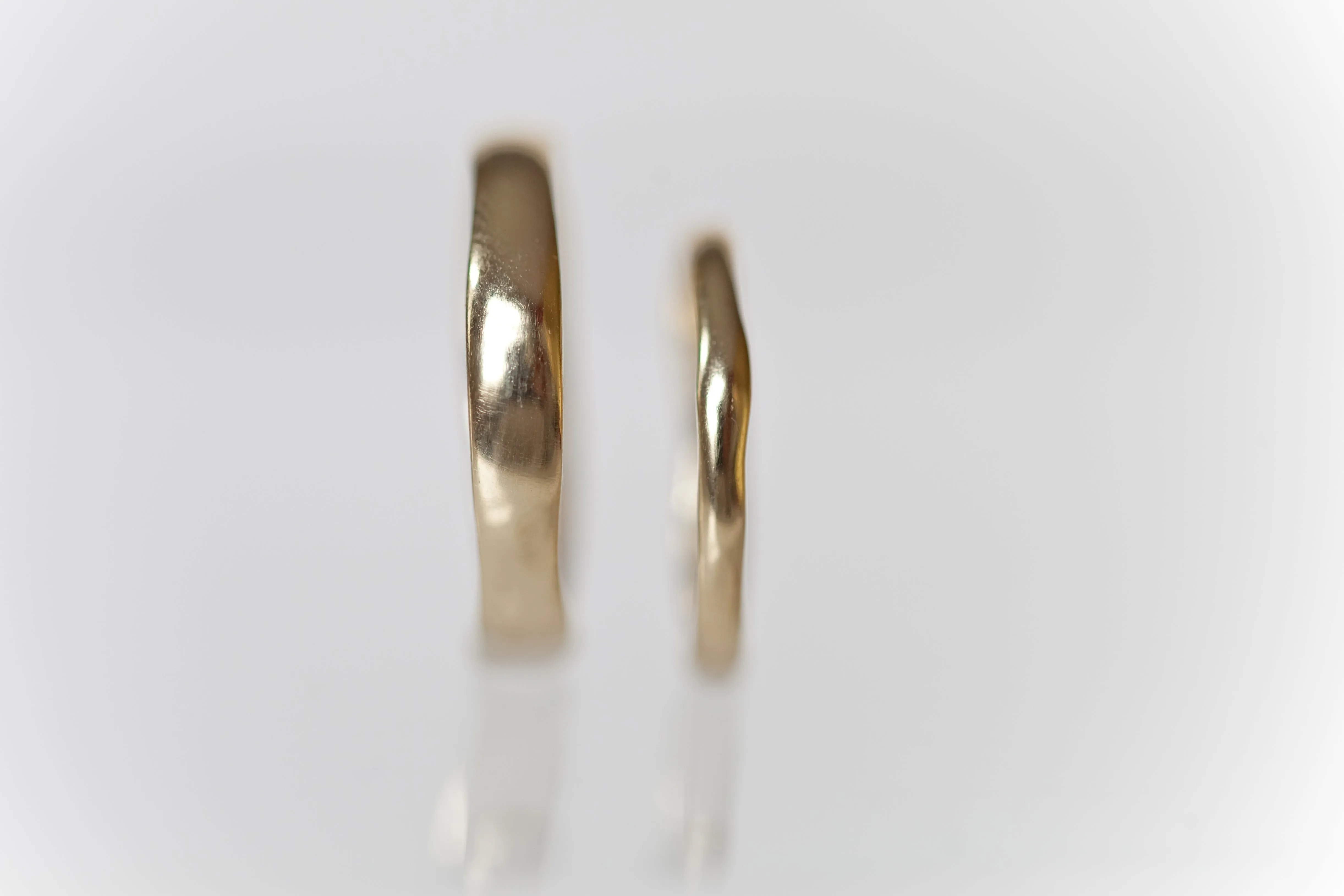 Polished Wavy Organic Wedding Ring Set Gold